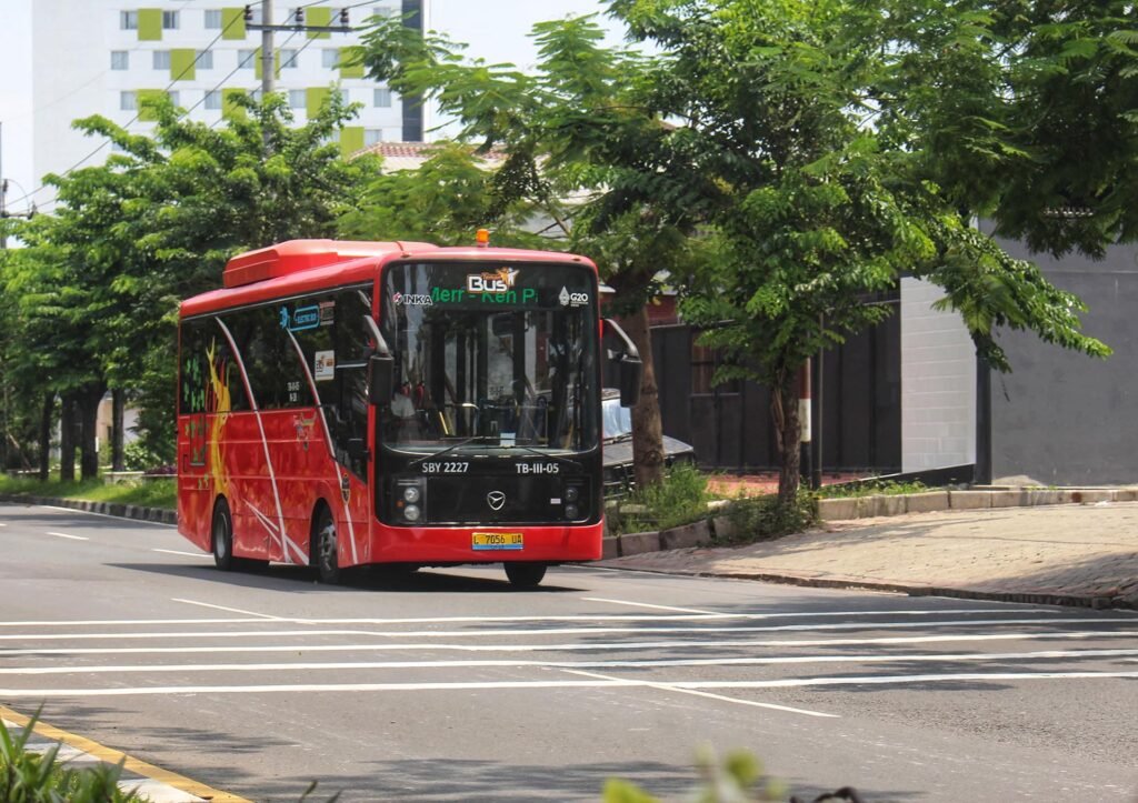 Bus Listrik Trans Semanggi Kini Kembali Mengaspal Di Surabaya, Yuk ...